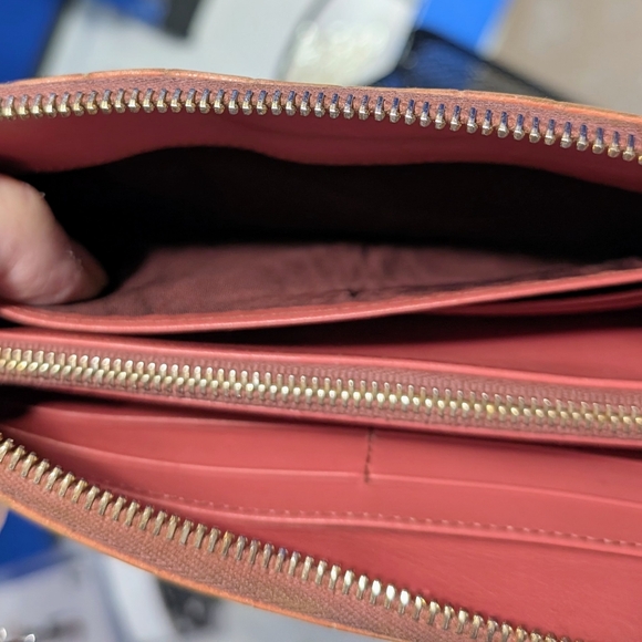 MiuMiu Croc Embossed Leather Wallet In Tan. The Interior Leather Is Terra Cotta - Picture 14 of 17